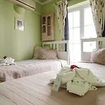 Two Bed Old Village E007 Daire *